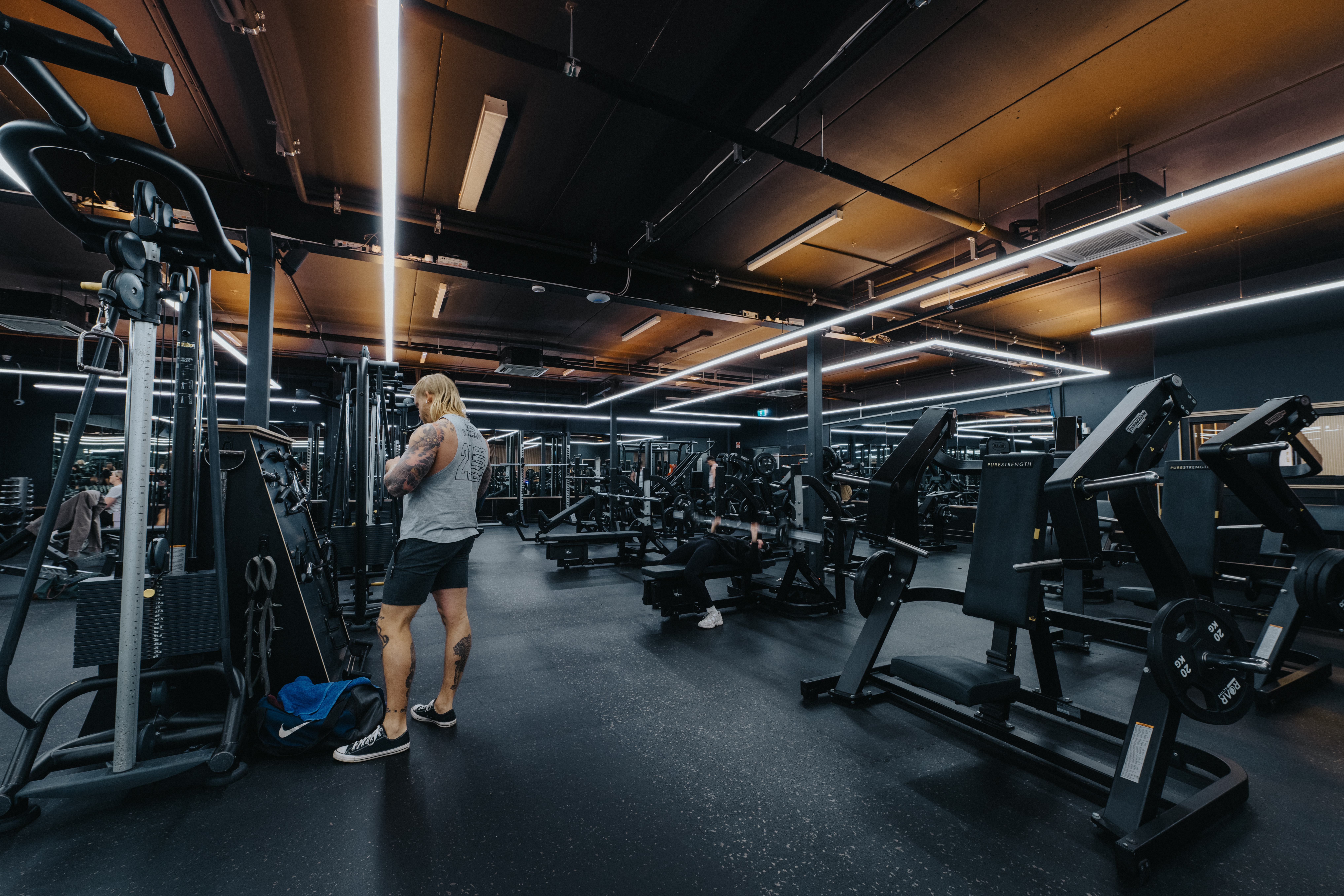 DSC9020 HDR Memberships 20